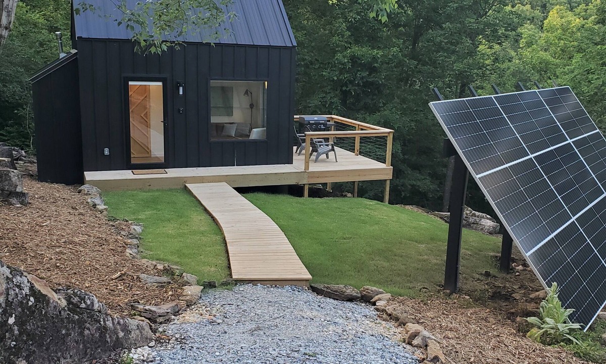 Fayetteville Cabin | Off-Grid Scandinavian Cabin on 23 acres only 15 Mins from the U of A