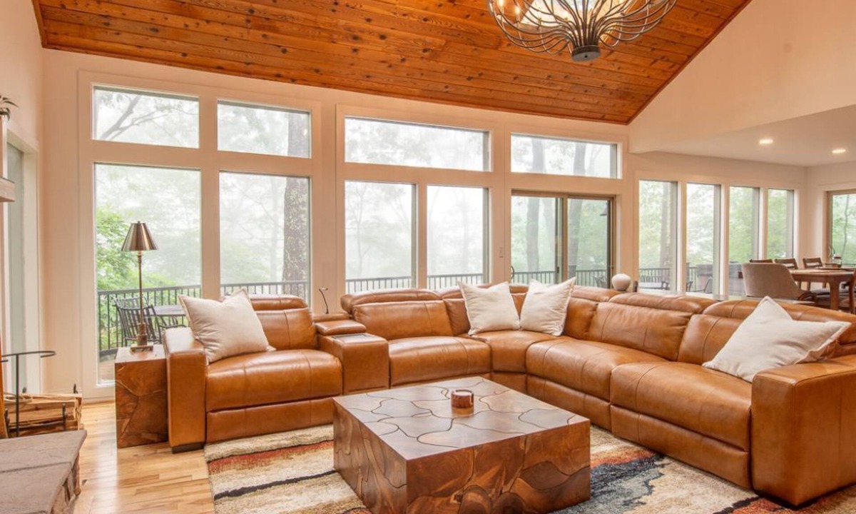 Pedlars Edge House | Oh Deer NEW LUXURY-renovated, hot tub/sauna, views