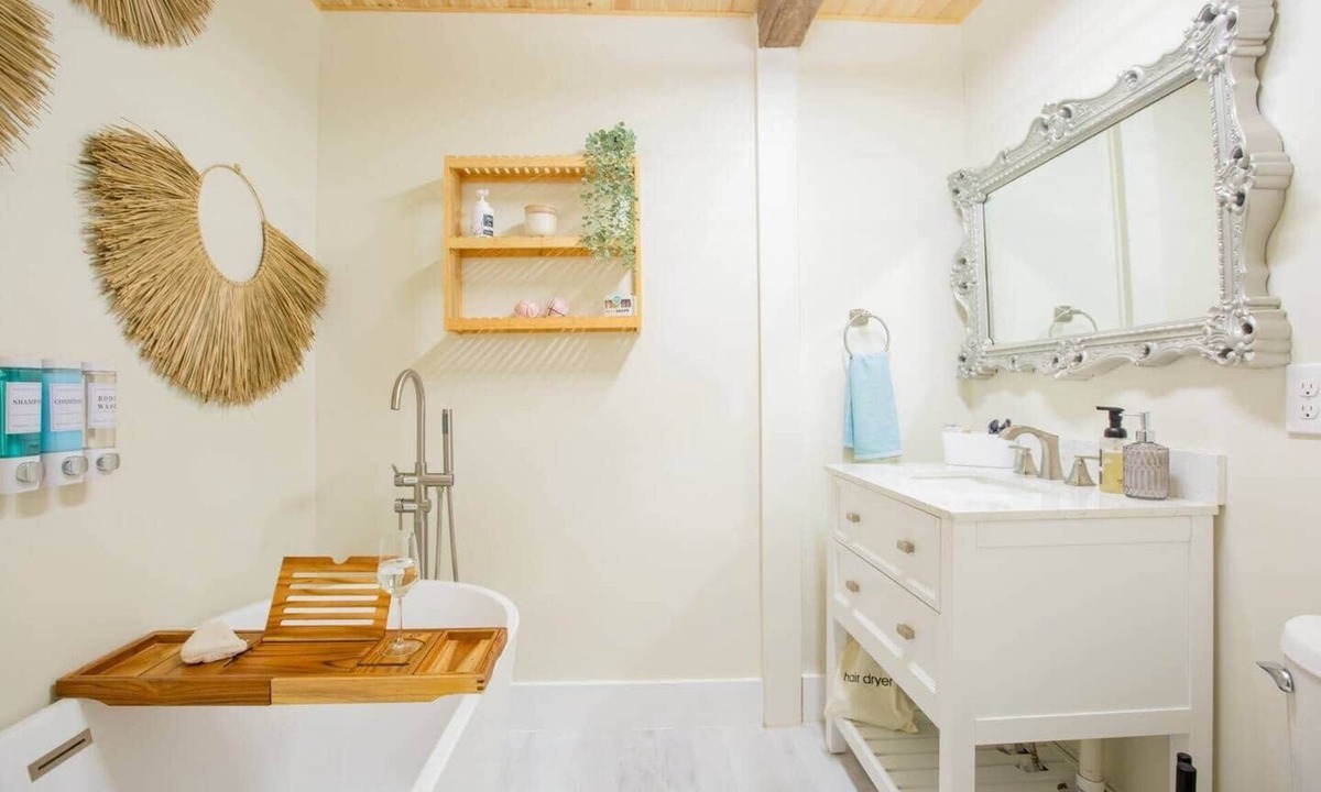Winston - Salem House | Olde Towne Retreat | Pet-Friendly Family Retreat Near Campus