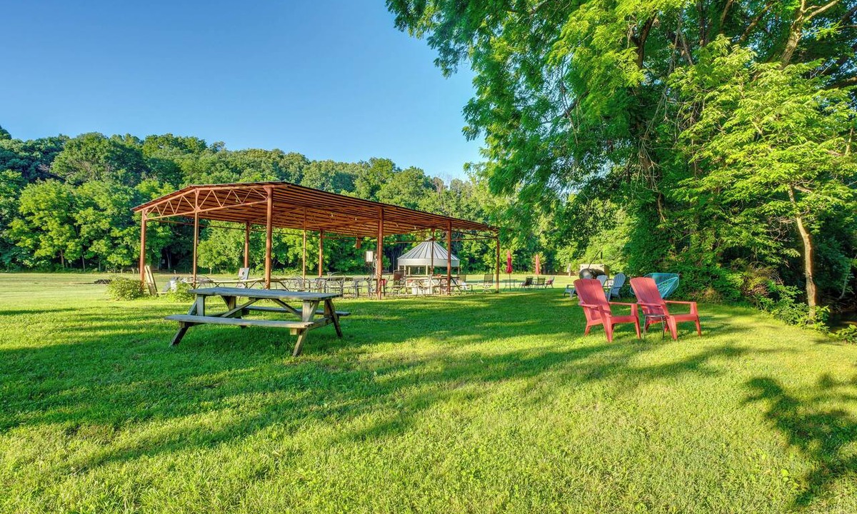 Powell Apartment | On-Site Hiking & Fishing! 4-Cabin Ozark Getaway