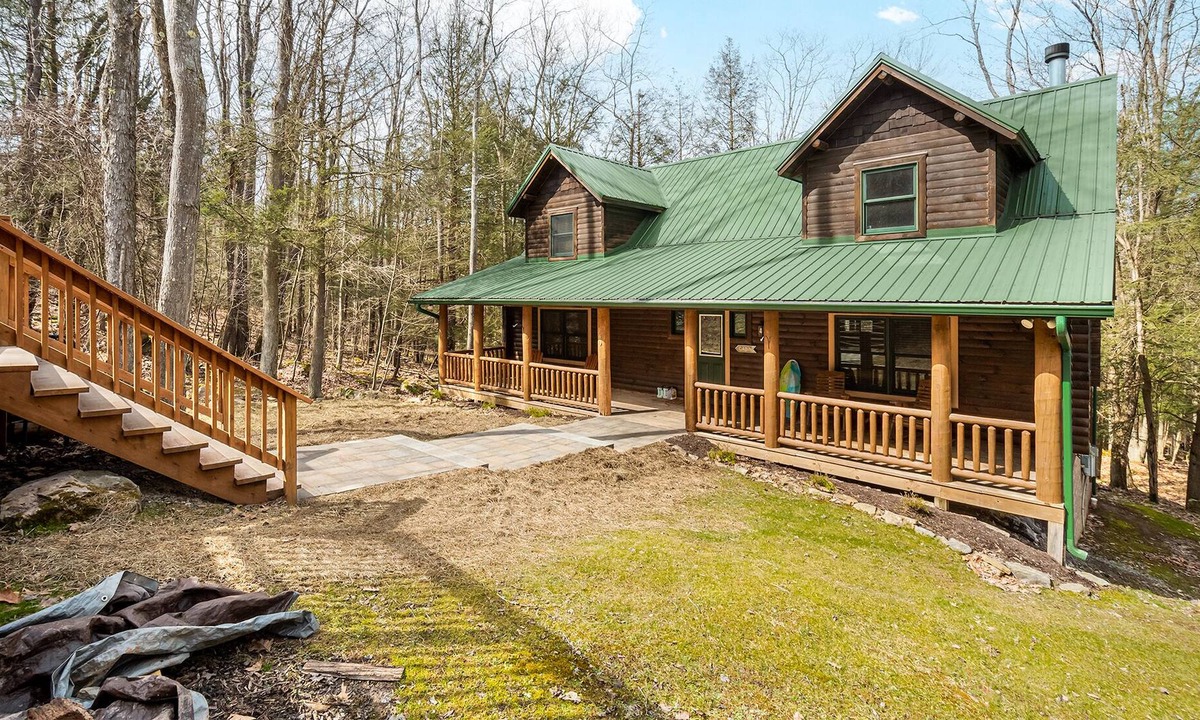 Thayerville House | On the Rocks | Central, Quiet Location + Hot Tub!