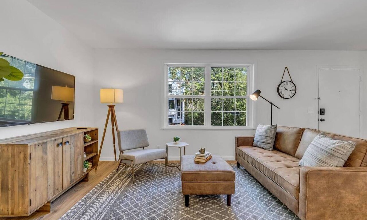 Nashville Apartment | On the Rocks w/Parking near Vandy/DT