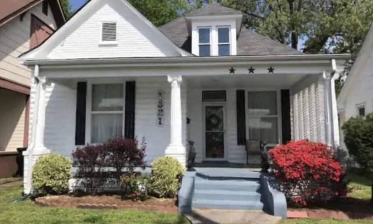Paducah Cottage | Once Upon a Time Cottage, home away from home. Dog friendly, close to downtown