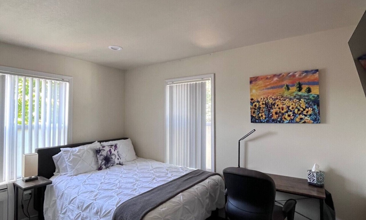 West Main HIll Apartment | One Bedroom Apartment in Kalamazoo with View