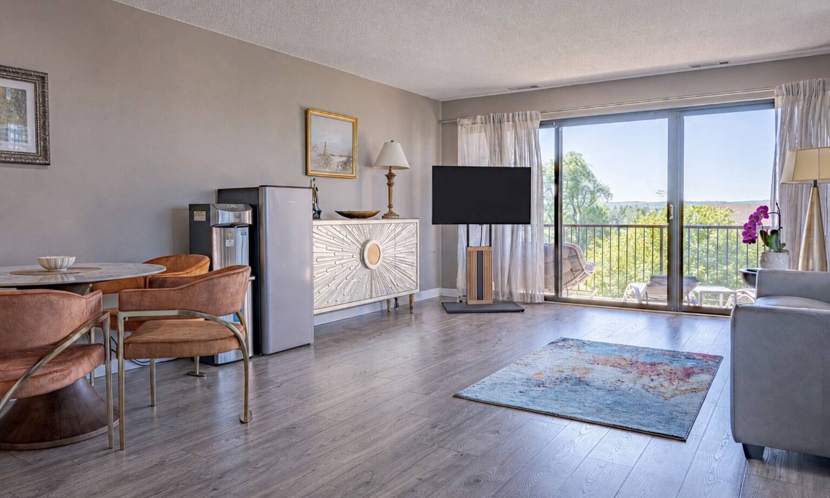 Acme Condo | One bedroom Condo,in Williamsburg with designer furnishing and breathtaking view