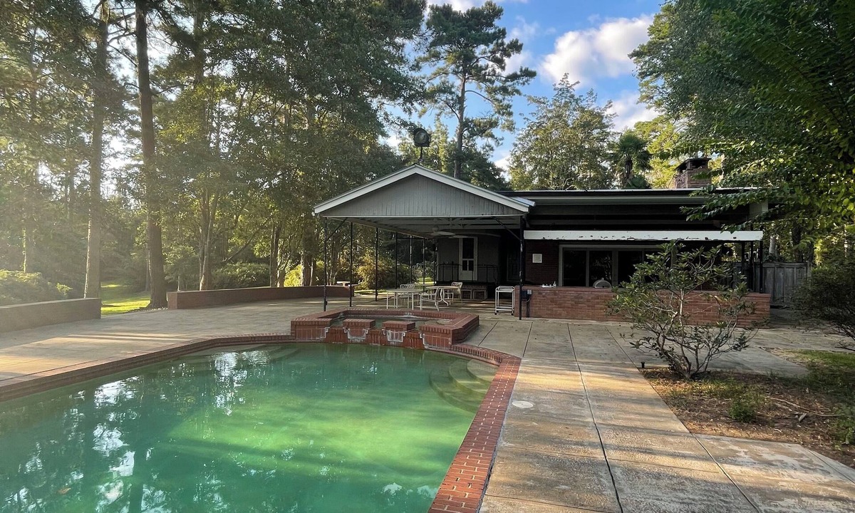 McComb House | One-of-a-Kind Railcar Retreat with Pool