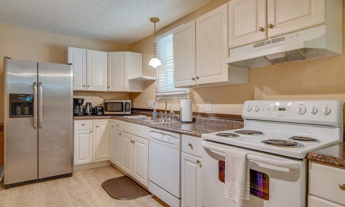 Greenwood House | ONLY 3 miles from Broadway! - Greenwood Gem