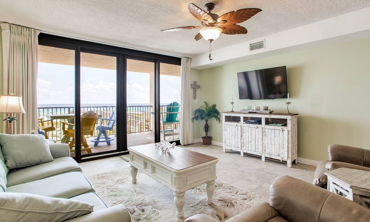 Orange Beach East Condo | Orange Beach Gulf-Front 2BR Sleeps 7 2 La-Z-Boy Recliners Pools Boats