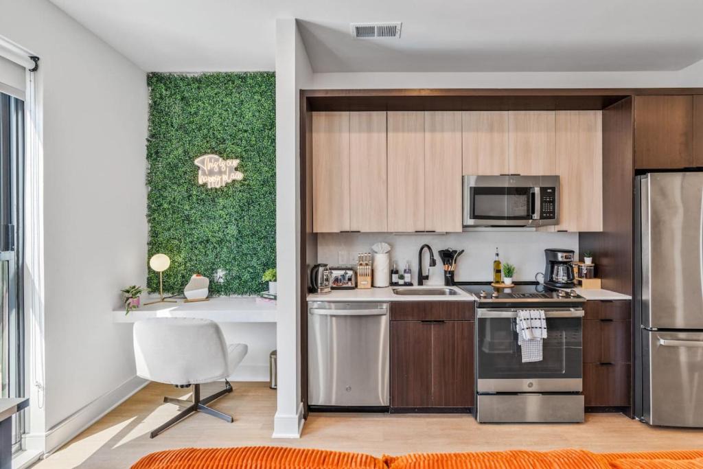 Pendleton Apartment | OTR King Bed Free Parking Gym Top Floor Club Room