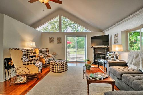 Bedford House | Ottawa Lake Home w/BBQ & Patio, 15 Mi to Toledo