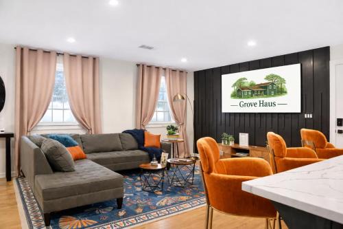 Snellville House | Outdoor Projector, Arcade, Fire Pit, 2 Car Garage, 2 Living Rooms