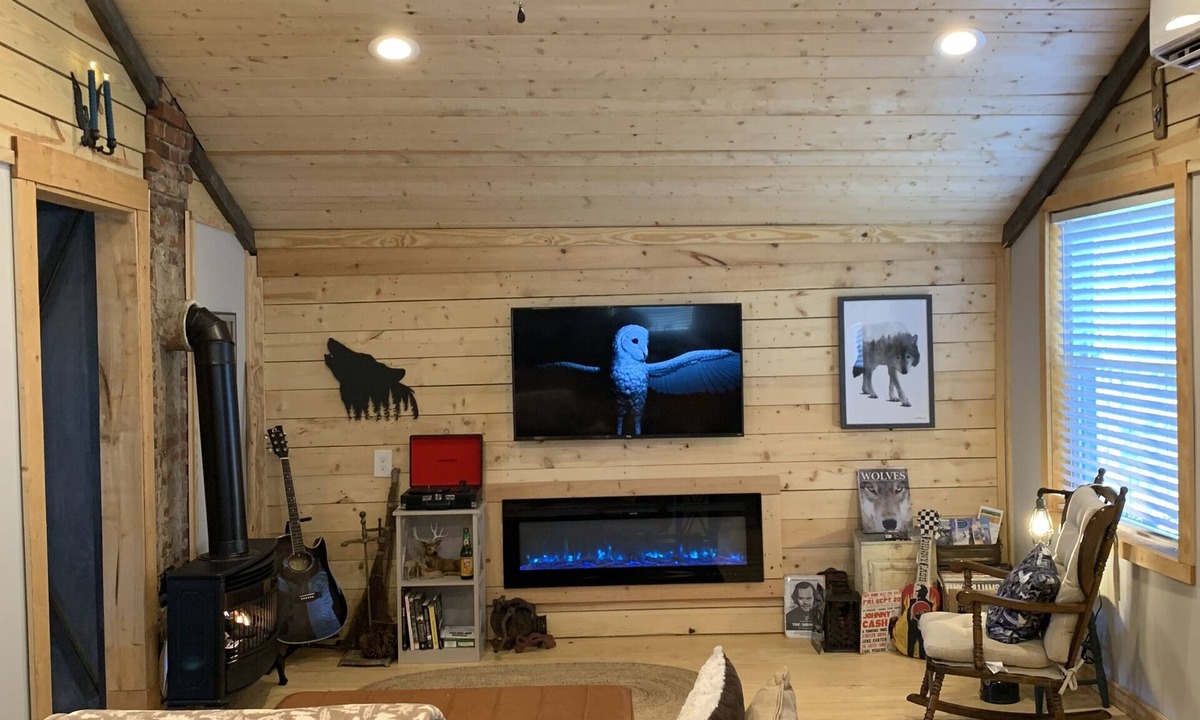 Bristol Cabin | Overlook Cabin. Pet Friendly. Near Casino, DT