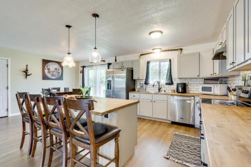 Cassville House | Ozark Getaway Near Roaring River & Fishing