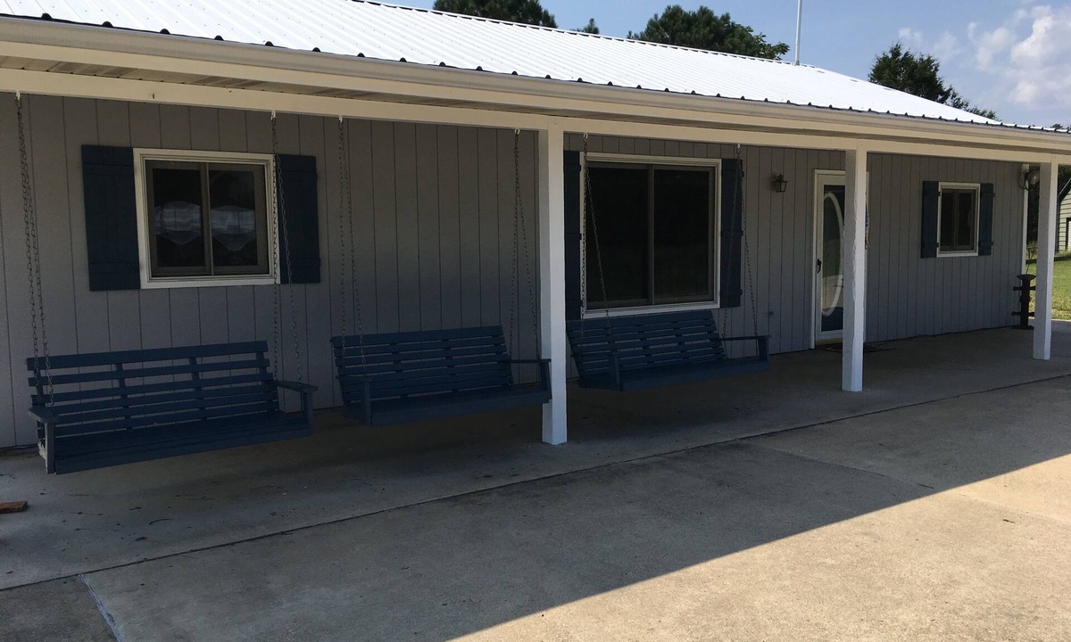 Theodosia House | Ozark Livin' - Sleeps 18, on 10 acres - 1 mi from Bull Shoals lake