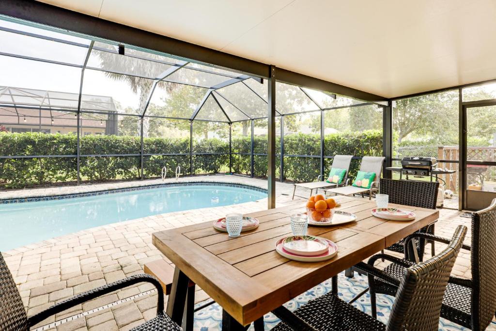 Palm Harbor House | Palm Coast Escape w/Outdoor Oasis: 6 Mi to Shore!