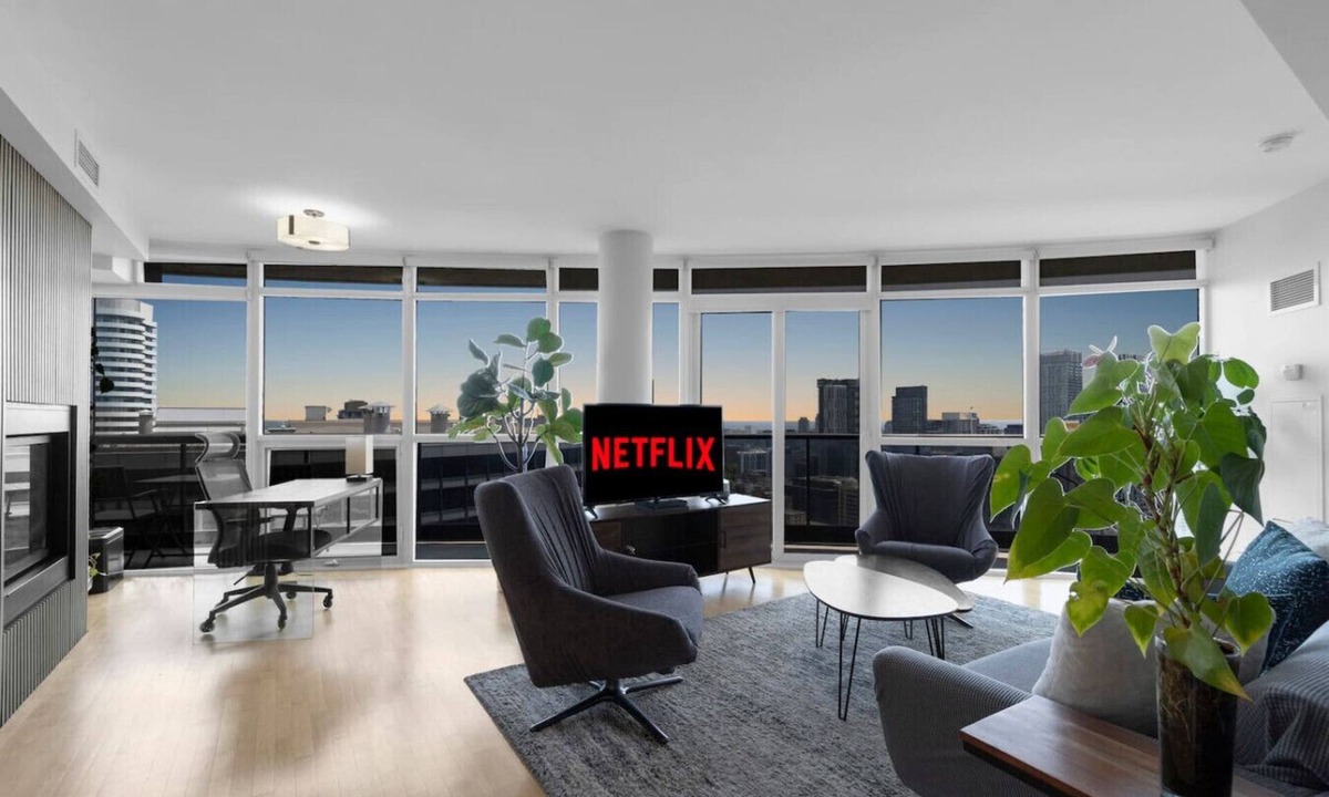 Cabbagetown Hotel | Panoramic CN Tower View - Amazing 3BR - Free Parking