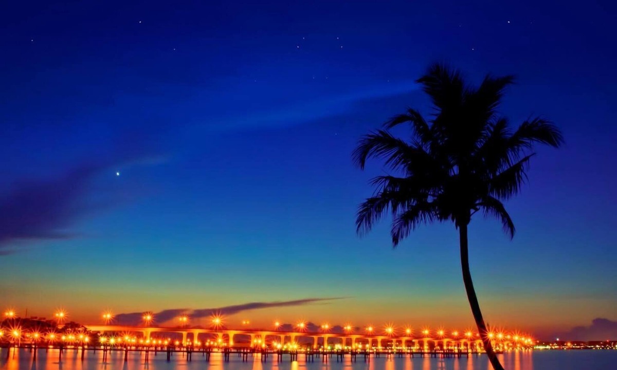 Stuart Condo | Panoramic Views Of The Water From The Condo With Endless Amenities.