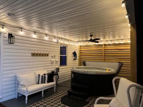 Afton House | Papas Cottage Hot Tub Near Nelson 151