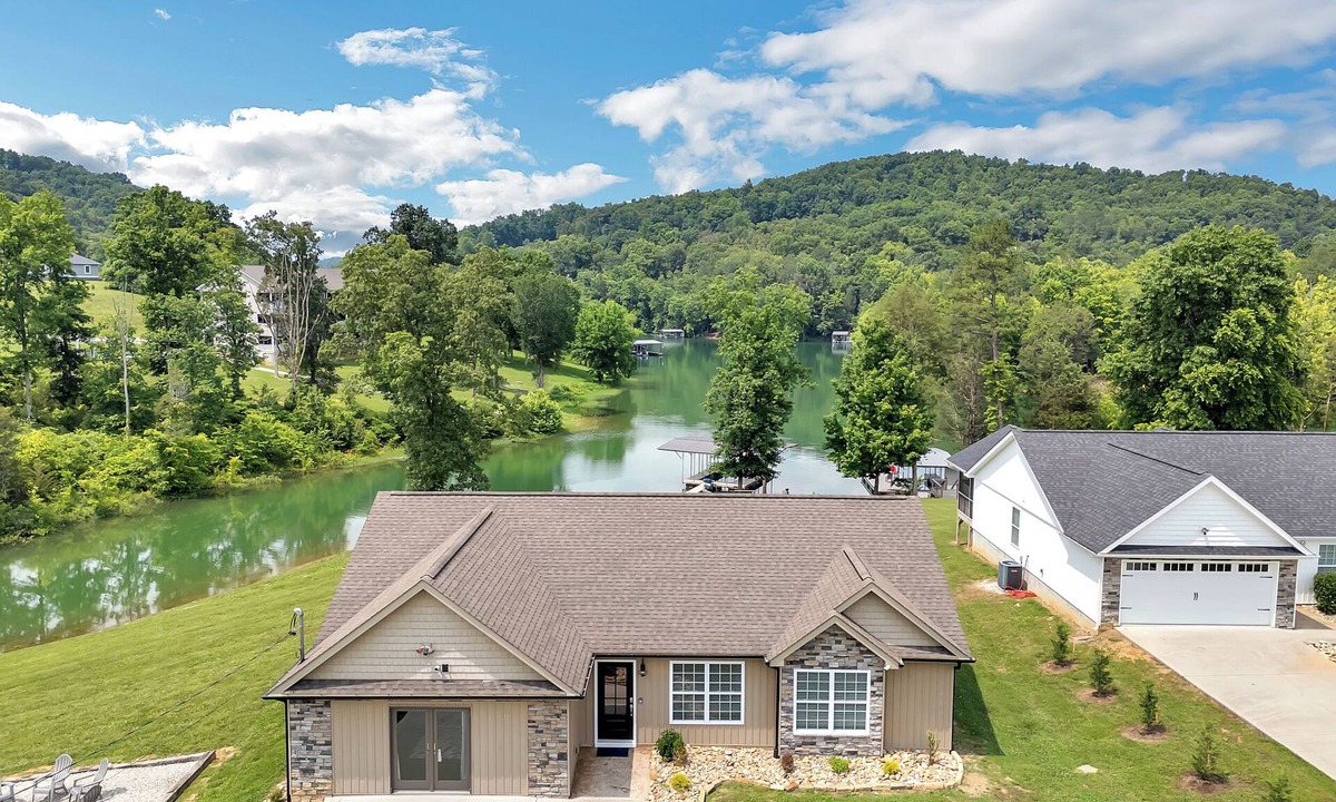 Maynardville House | Paradise Cove on Norris Lake w/Kayaks