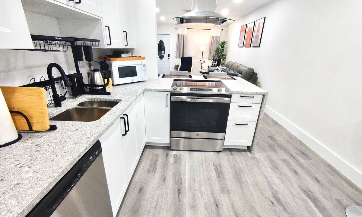 Miami Gardens House | Paradise Gardens 2BDR Unit Near Hardrock Stadium