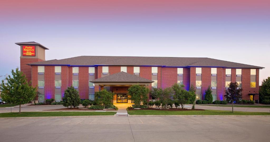 Bloomington Hotel | Parke Regency Hotel & Conference Center