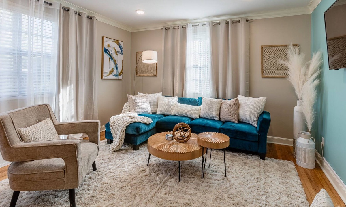 Midtown Condo | Parkside KING SUITE in Midtown with FREE PARKING