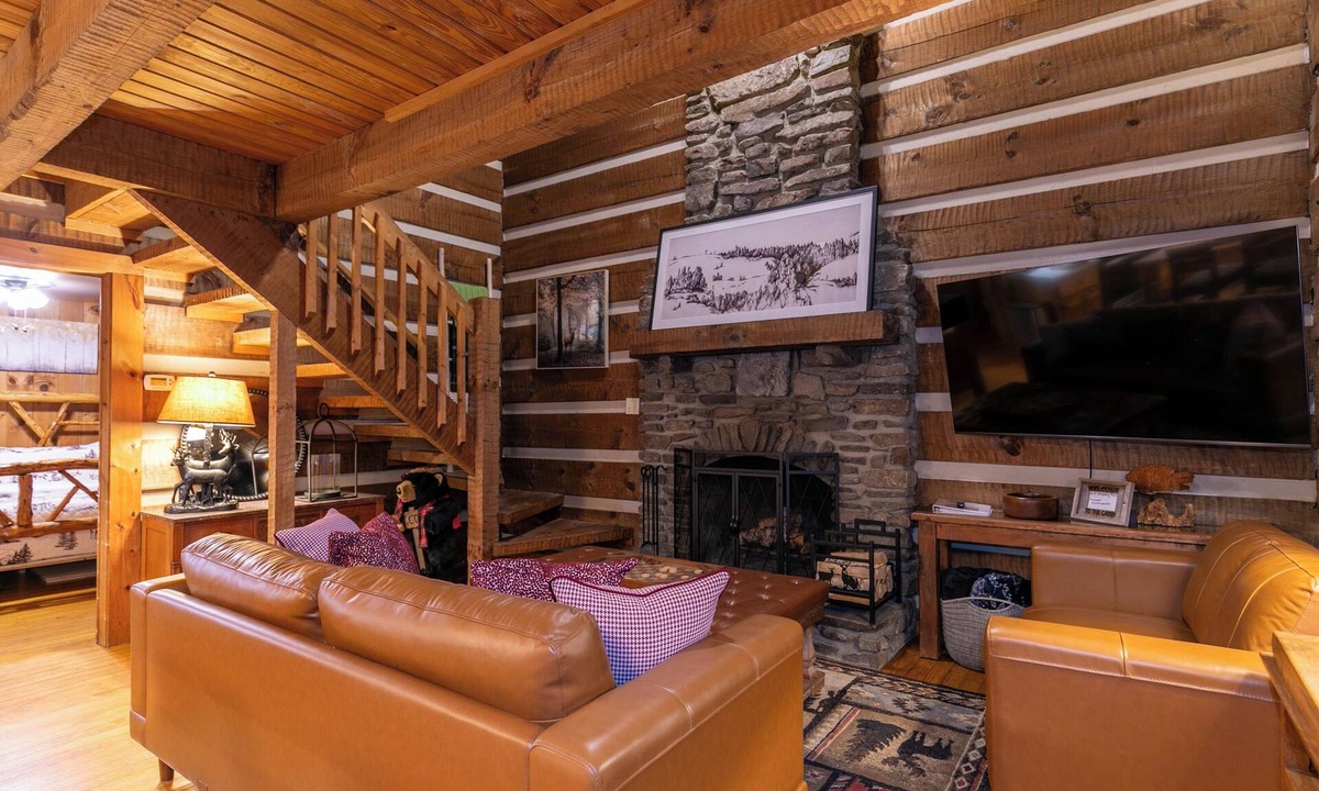 Fleetwood Cabin | Peaceful 2BR Cabin near Boone w/Hot Tub Fire Pit!