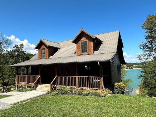 Sevierville House | Peaceful Cabin on Lake Outdoor kitchen 3 Patios Firepit 2 Story Dock