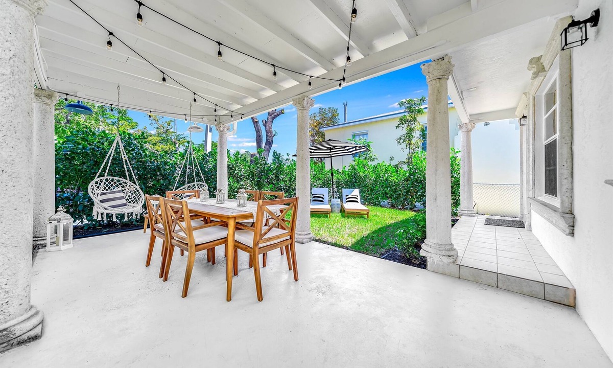 Southwest House | Peaceful Four-Bedroom - Palm Wave Stays
