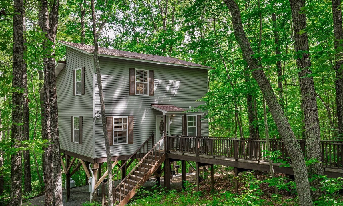 Fort Payne Cabin | Peaceful Hideaway Treehouse near Little River Canyon National Preserve!