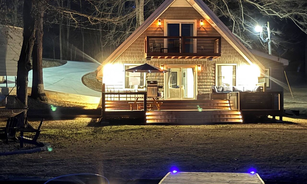 Whiteside House | Peaceful lake house retreat with hot tub, dock, and fire pit.