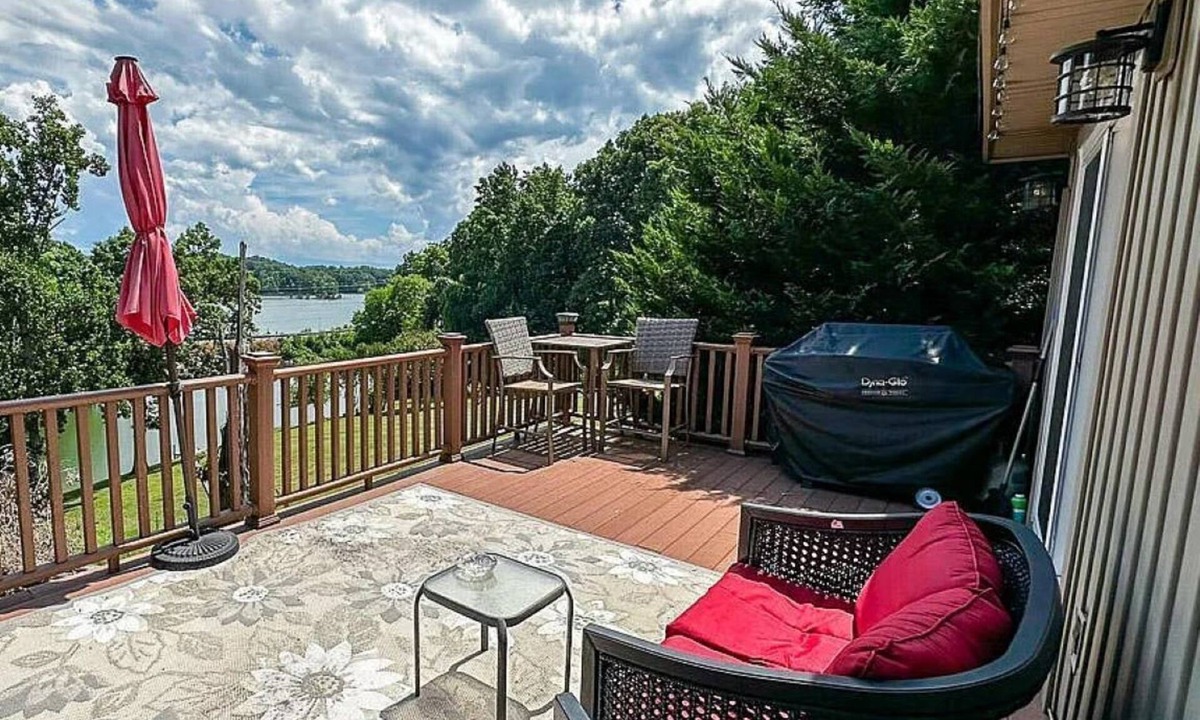 Dandridge House | Peaceful Lakefront Getaway Close To Douglas Lake & Dollywood & Pigeon Forge