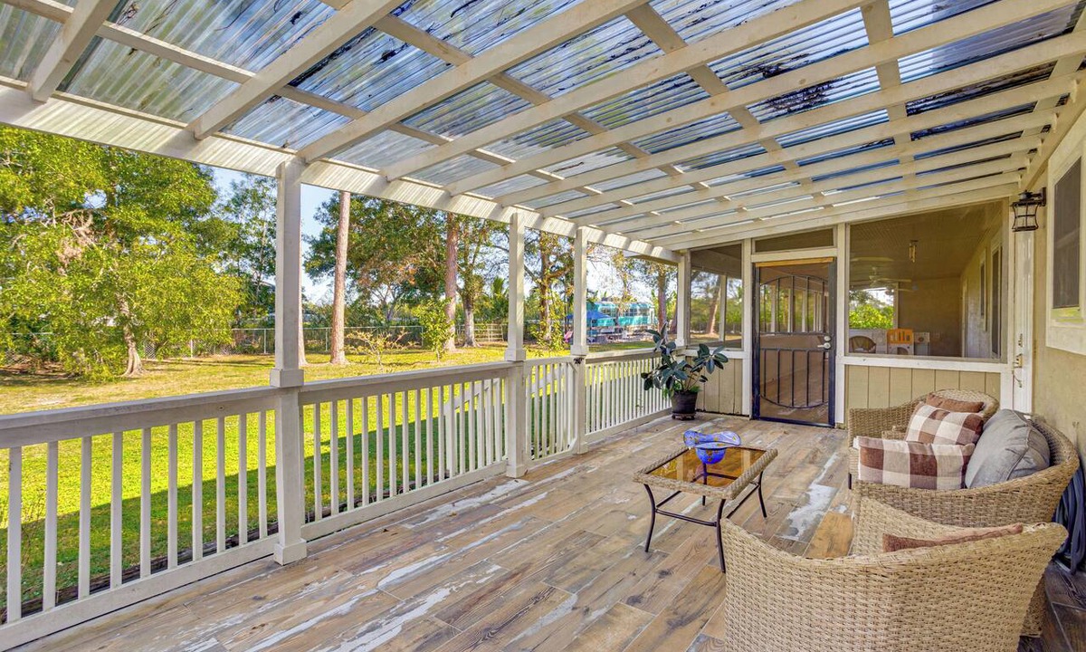 Hunt Club Apartment | Peaceful Loxahatchee Apartment w/Covered Porch