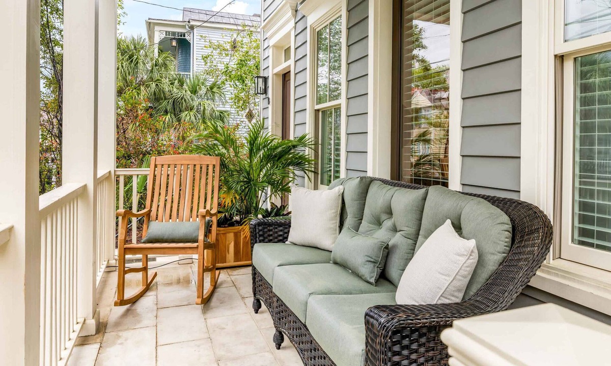Cannonborough Elliotborough House | Peaceful Porch Parking Walk to King St!