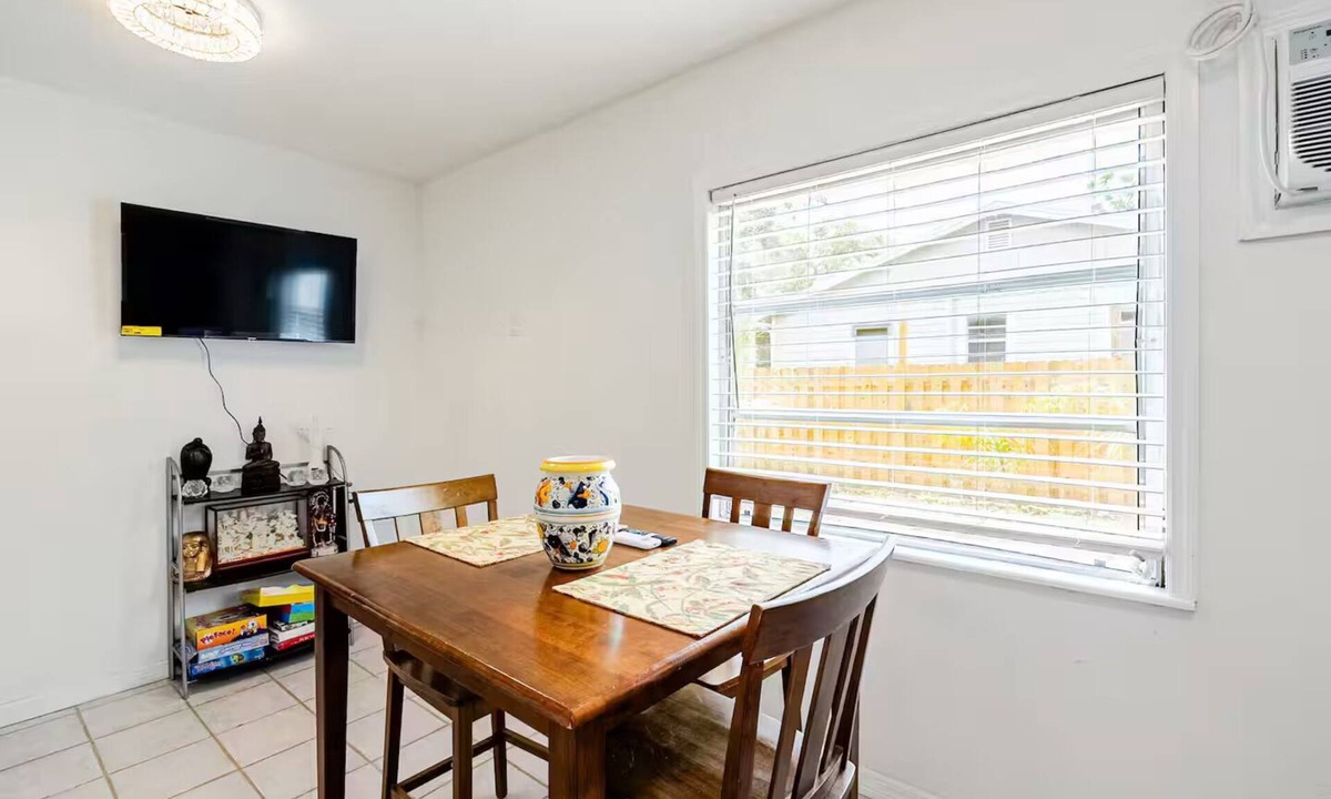 South Sarasota Apartment | Peaceful Sarasota Stay 10 Min to Siesta