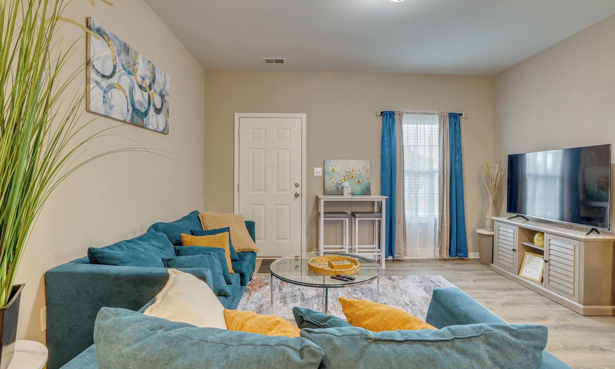 White Stone House | Peaceful Spartanburg Home Base, 6 Mi to Dtwn!