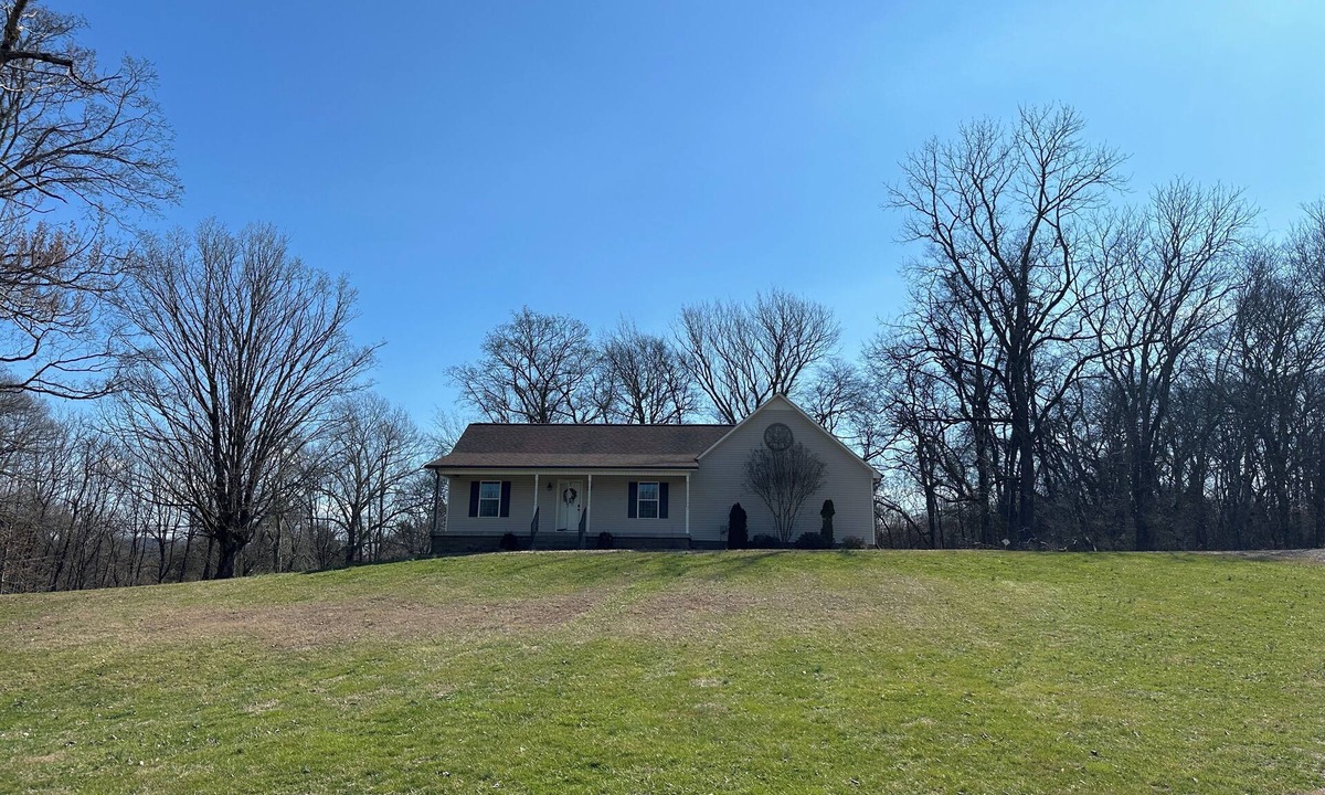 Culleoka House | Peaceful Walnut Hill Hideaway Farm 2/2 100 acres pasture views Sleeps up to 6
