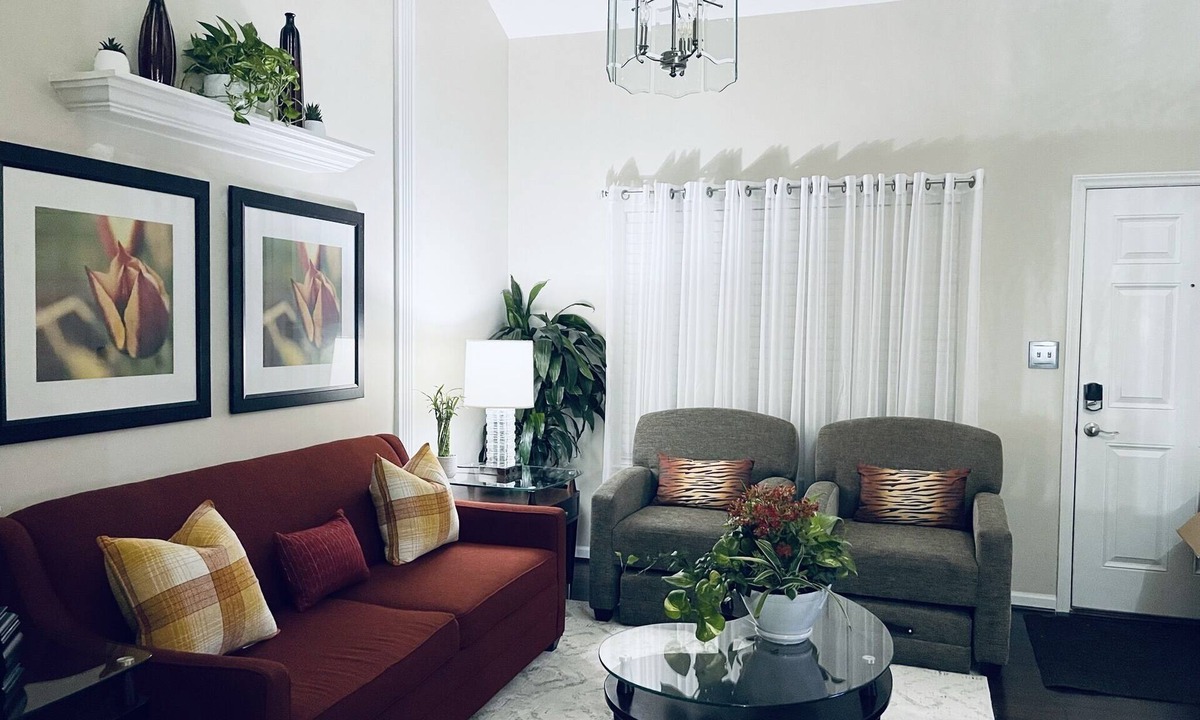 Greensboro House | Pearlitah: Luxe 3BR King Ensuite, 4 Beds, Semi-Gated Central location