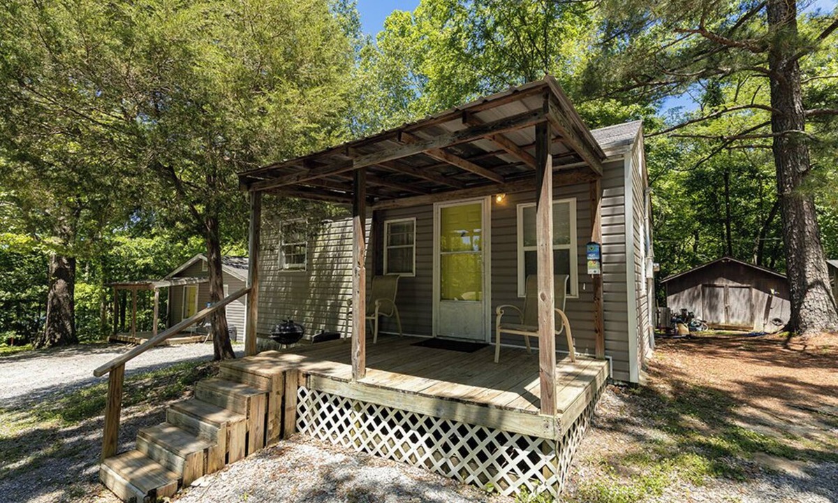 New Concord Cabin | Perfect 2-bedroom cabin at Missing Hill Resort on Kentucky Lake in New Concord