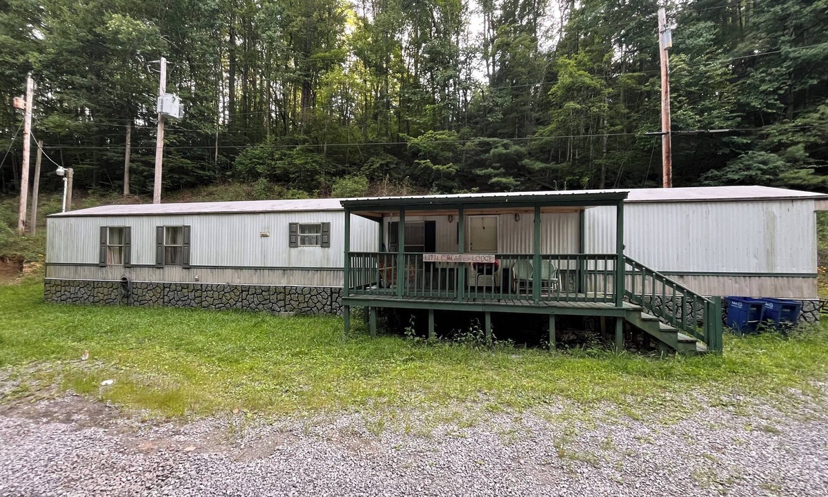 Bramwell House | Perfect 3-bedroom mobile home in Bramwell WV near Pocahontas Trails