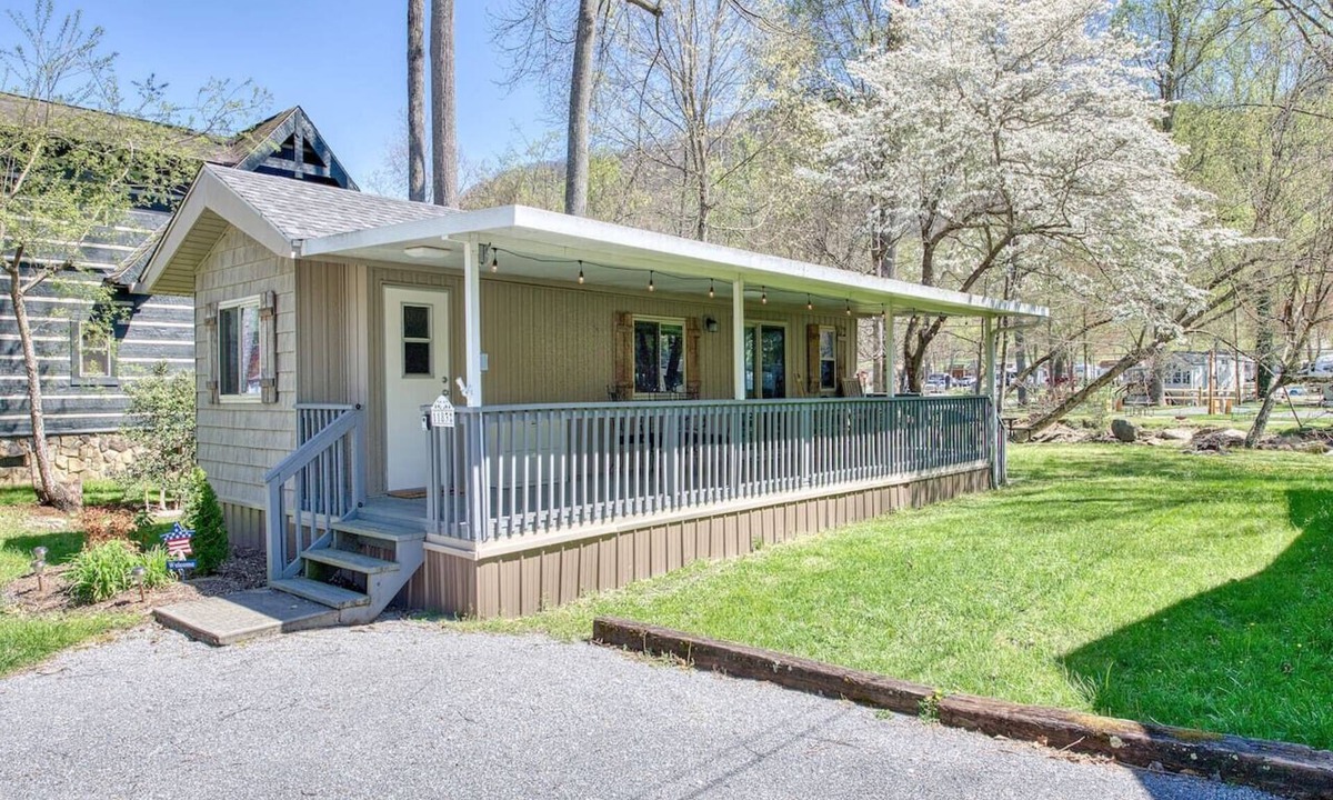 Maggie Valley Cottage | Perfect for Your Mountain Getaway