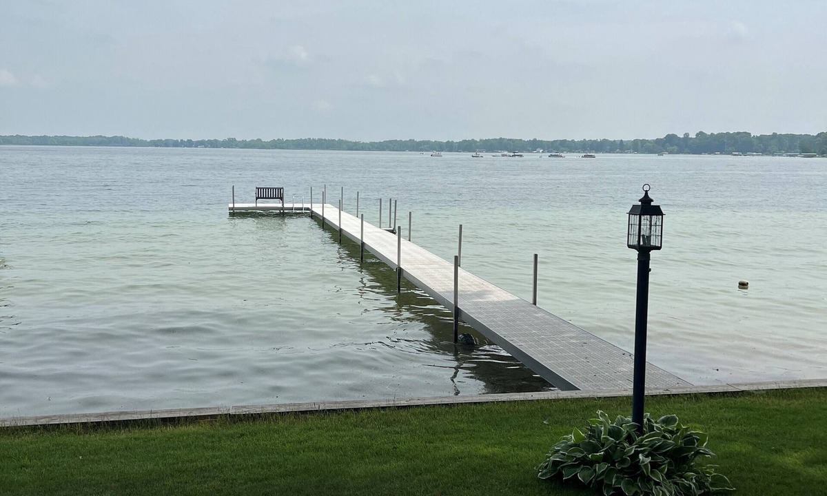 Fremont Cottage | Perfect lakefront family cottage with private dock and room to play!