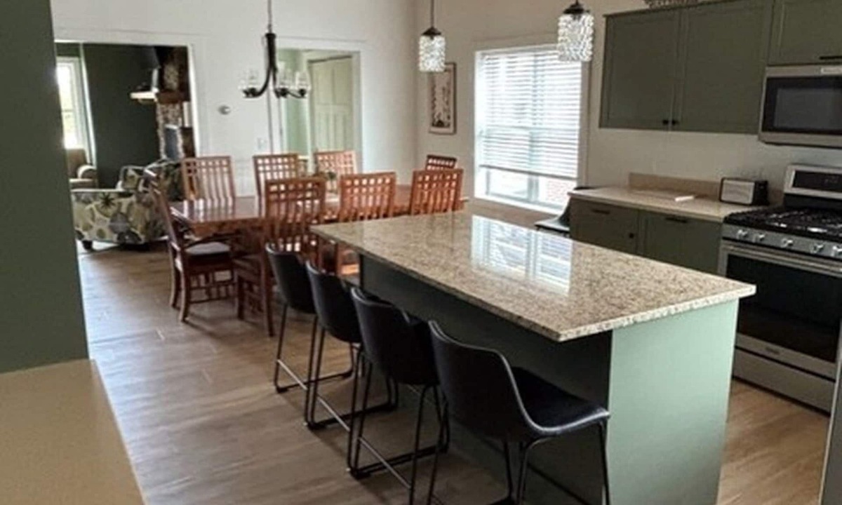 Mackinaw City House | Perfect Mackinaw City Location! One block to Downtown, Ferry, or Waterfront
