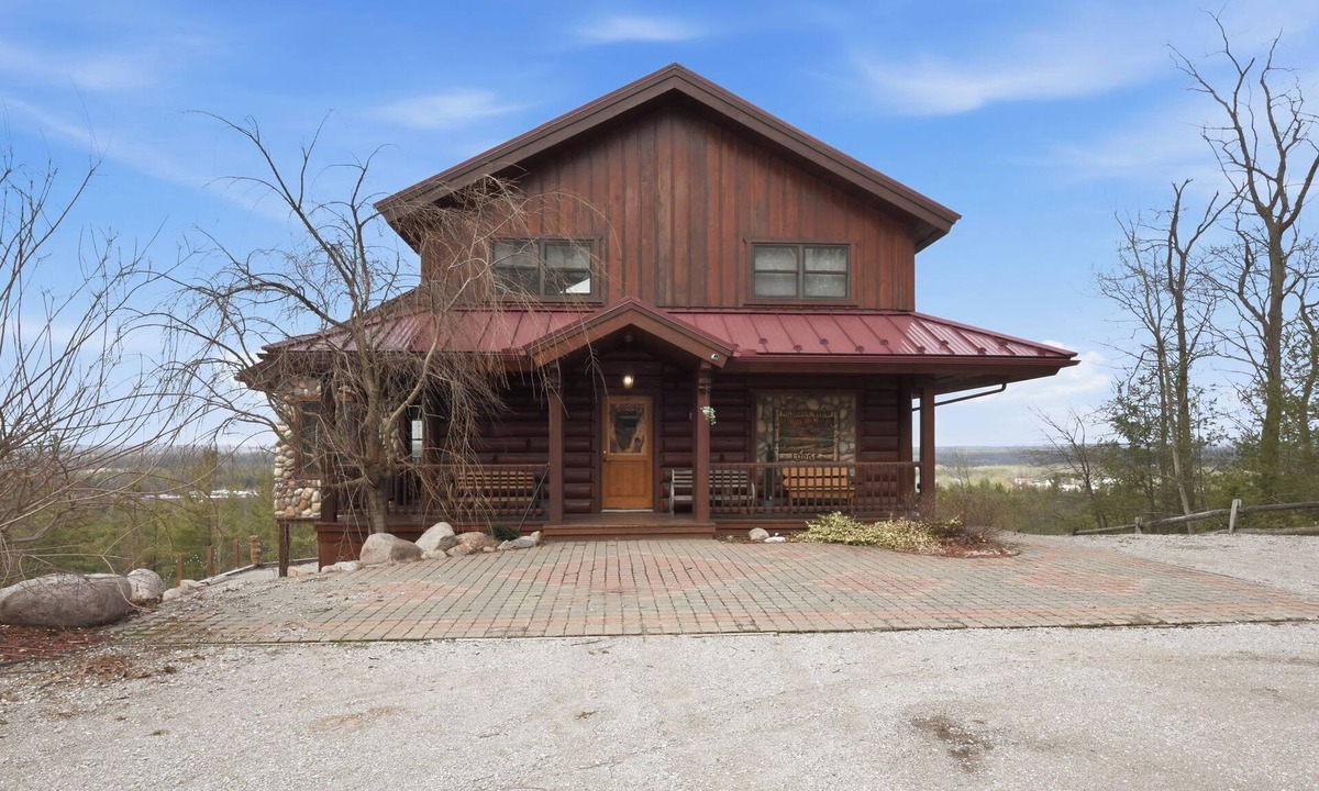 Mio House | Perfect Up North Stay in Mio 4 Bedroom Retreat