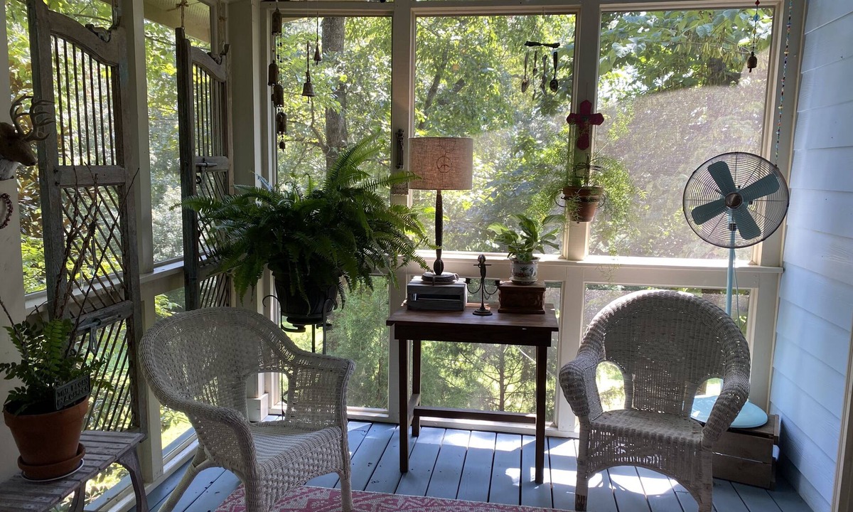 Oxmoor House | PERFECT WEEKEND RETREAT! 4 Miles From Ole Miss and The Square