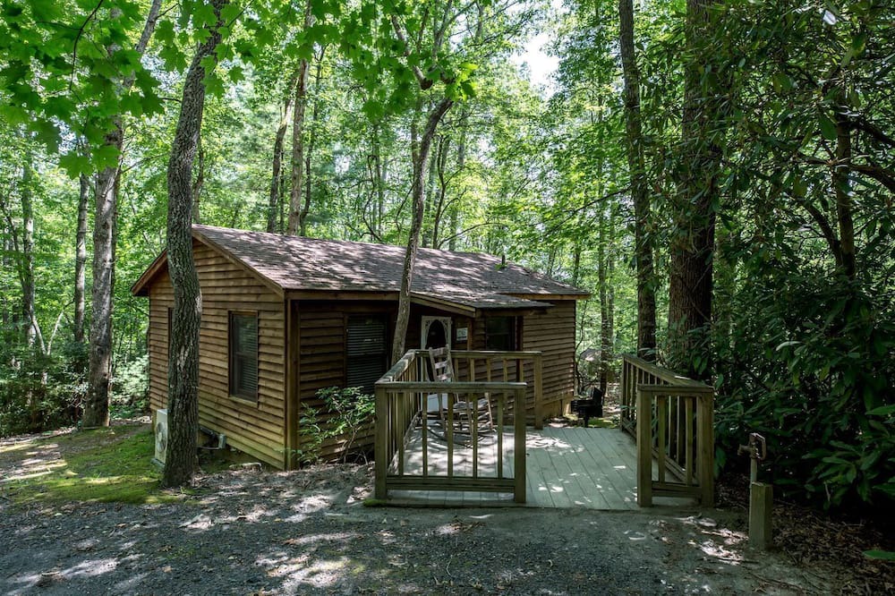 Springmaid Mountain Cabin | Pet-Friendly Cabin in North Carolina for Amazing Getaways in the Mountains