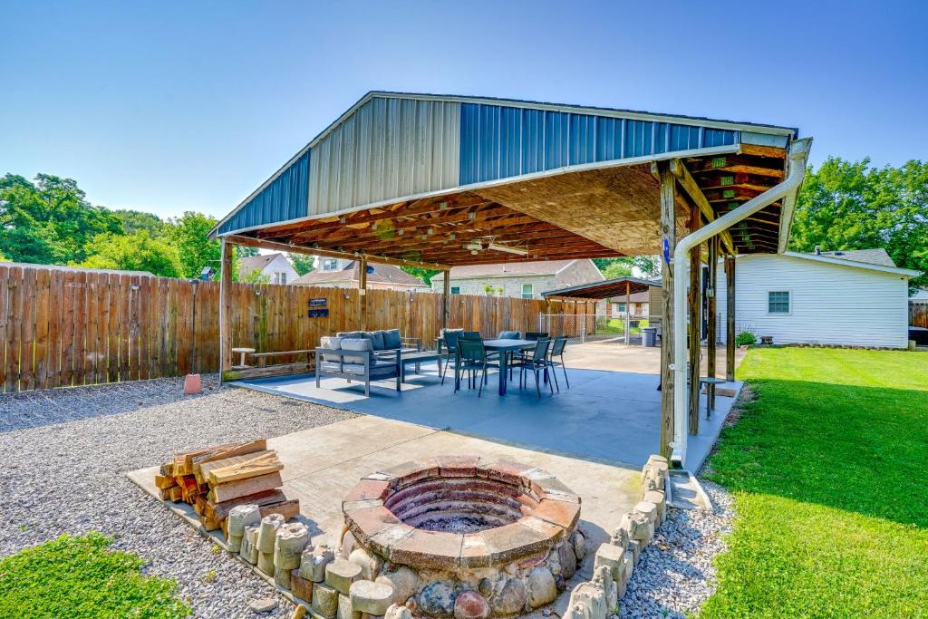 Clarksville House | Pet-Friendly Clarksville Home w/Central A/C