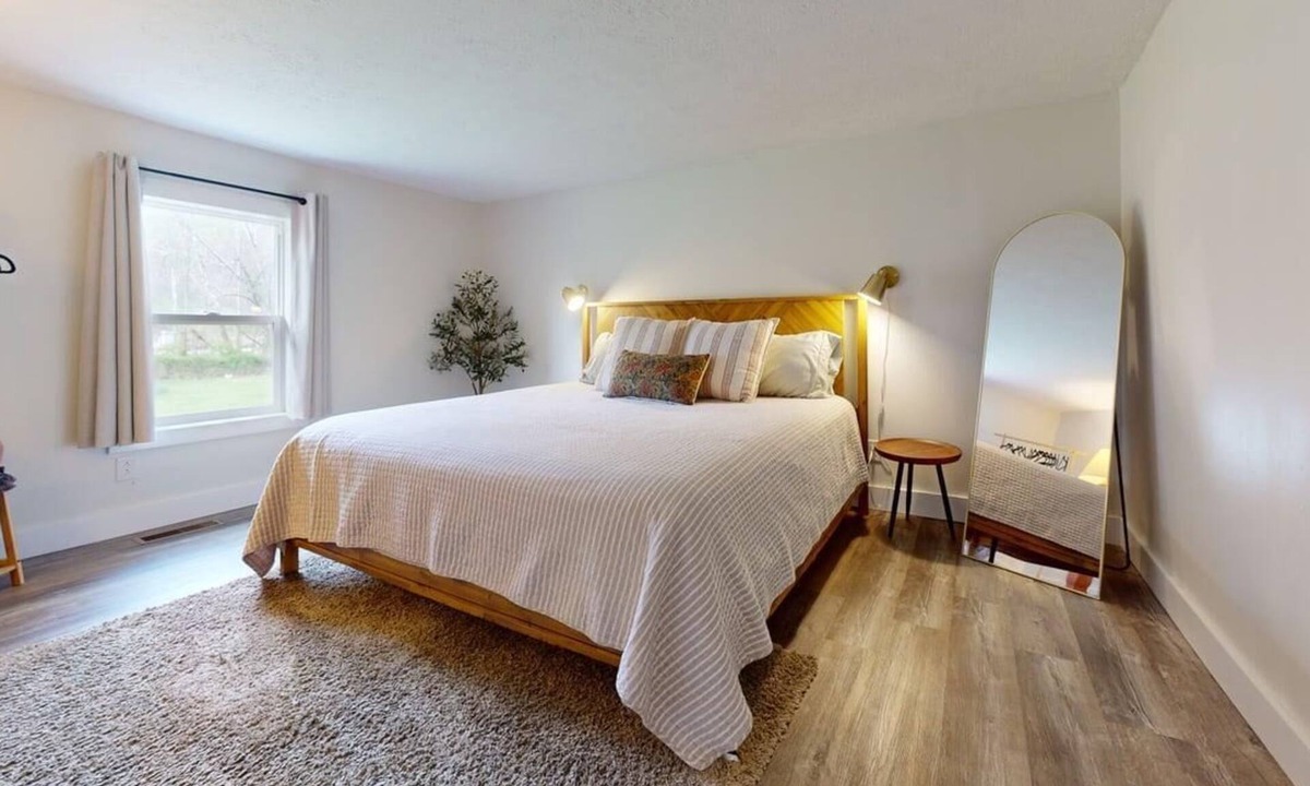 West Portsmouth House | Pet-friendly cottage bordering Shawnee State Forest. Minutes from Shawnee State Park, Roosevelt Lake, Turkey Creek Lake, nature center, and hiking trails.