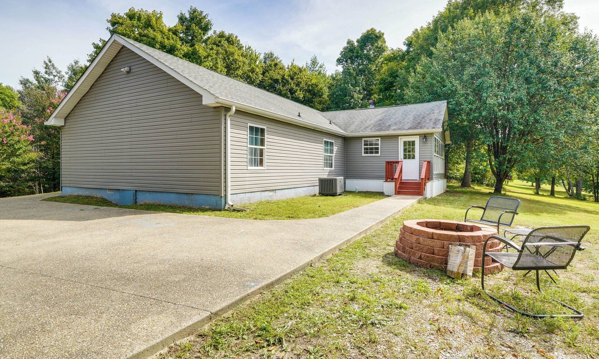Charlestown House | Pet-Friendly Emerald Lake Retreat in Charlestown!