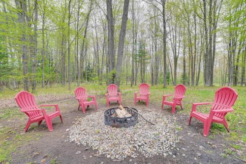 Kalkaska House | Pet-Friendly Kalkaska Home ~ 19 Mi to Torch Lake!